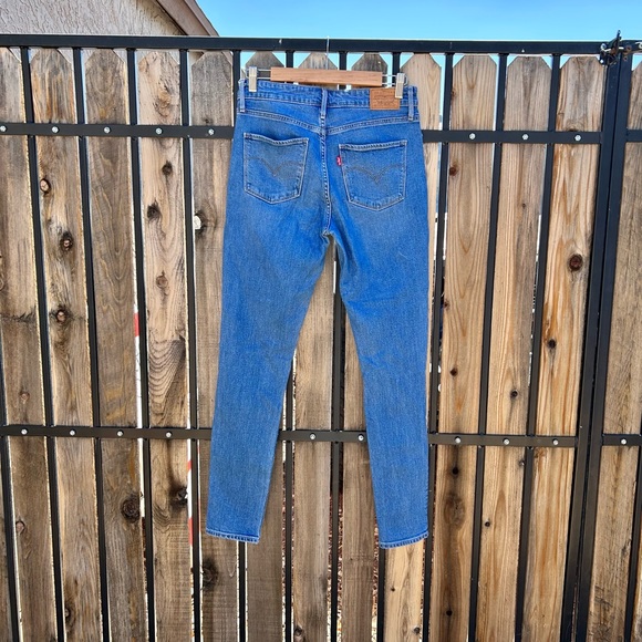 LEVI’S 721 High Rise Skinny Jeans Distressed Knees in - Picture 4 of 5